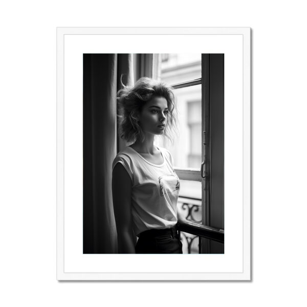 Impression cadre blanc - Modèle photo AI noir et blanc jeune femme de profil face à une fenêtre dans un appartement parisien