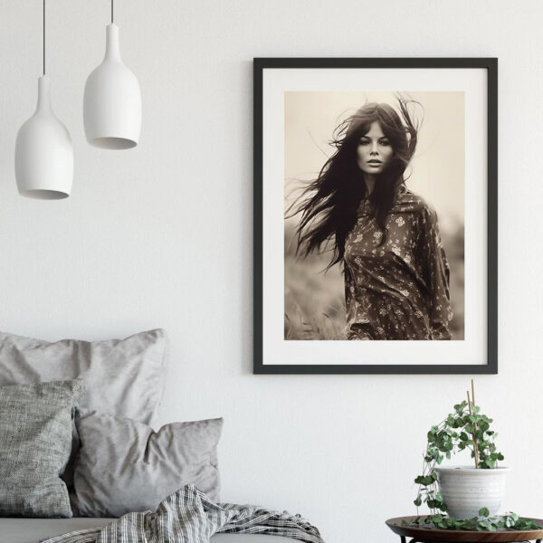 Décore chambre - Vent d'automne - Femme brune les cheveux dans le vent, création artistique IA, photo sépia années 70